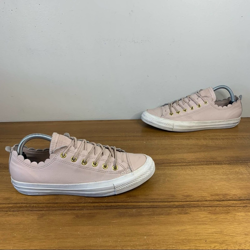 Converse Chuck Taylor All-Star Low Pink Scallop Leather Womens Sneaker Size 8
